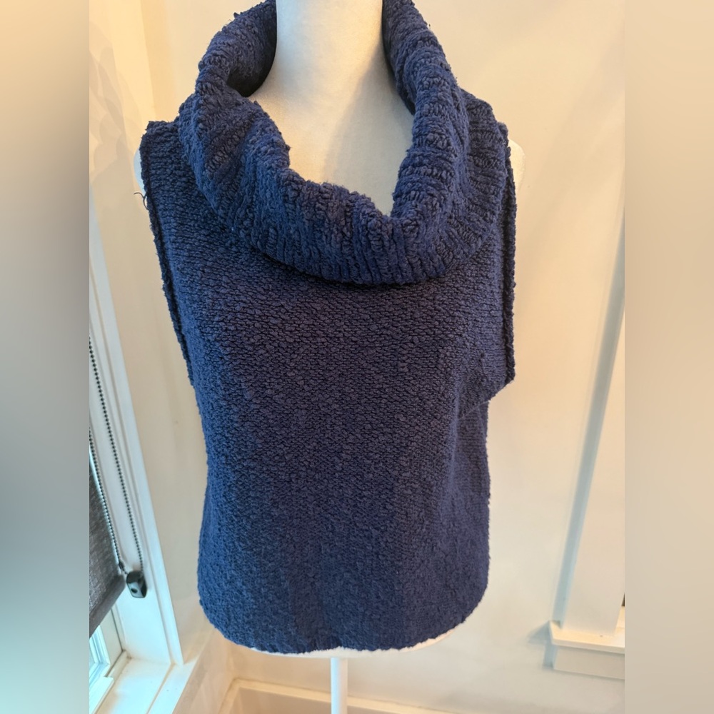 Free People. Little White Lies Sleeveless Sweater. Blue. Size Large. - Picture 2 of 7